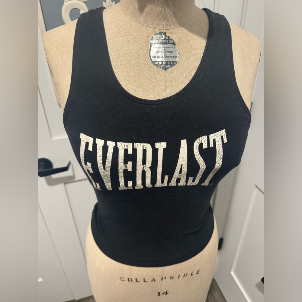 Women’s vintage Everlast work out top with built in bra.
